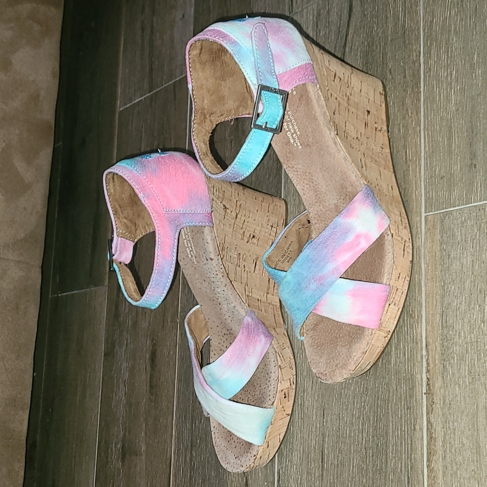 Tom's wedge sandals milti-color, almost new - size 8